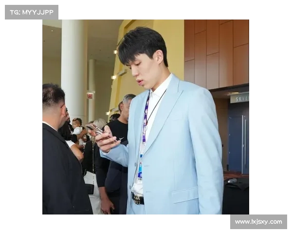 杨瀚森自评试训得分70 已与独行侠面试谈未来发展 杨瀚森自评试训得分70 已与独行侠面试谈未来发展